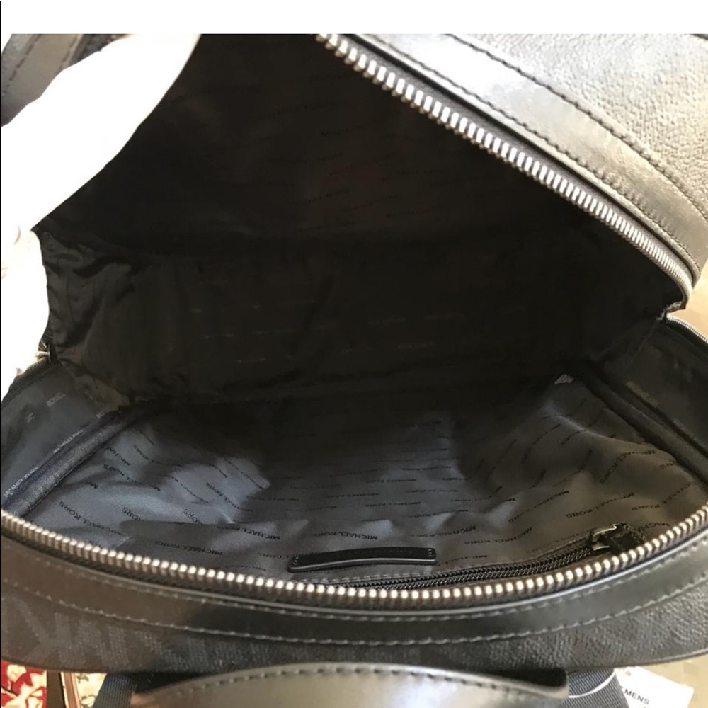 Nwt Michael Kors studded men’s signature backpack - Picture 5 of 8